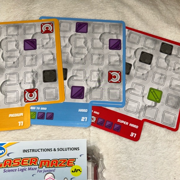 Laser Maze Beam Bending Logic Board Game ThinkFun 2014 *Complete* - Picture 7 of 10